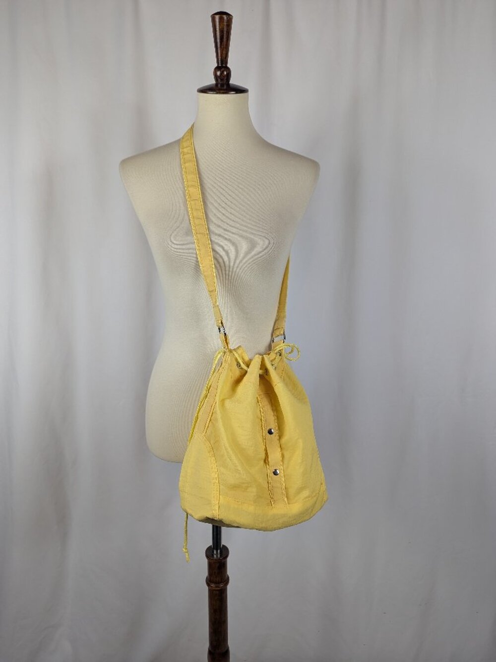 Carpetbags of America Vintage 90s Purse Drawstring Hobo Bag Yellow Crossbody NEW